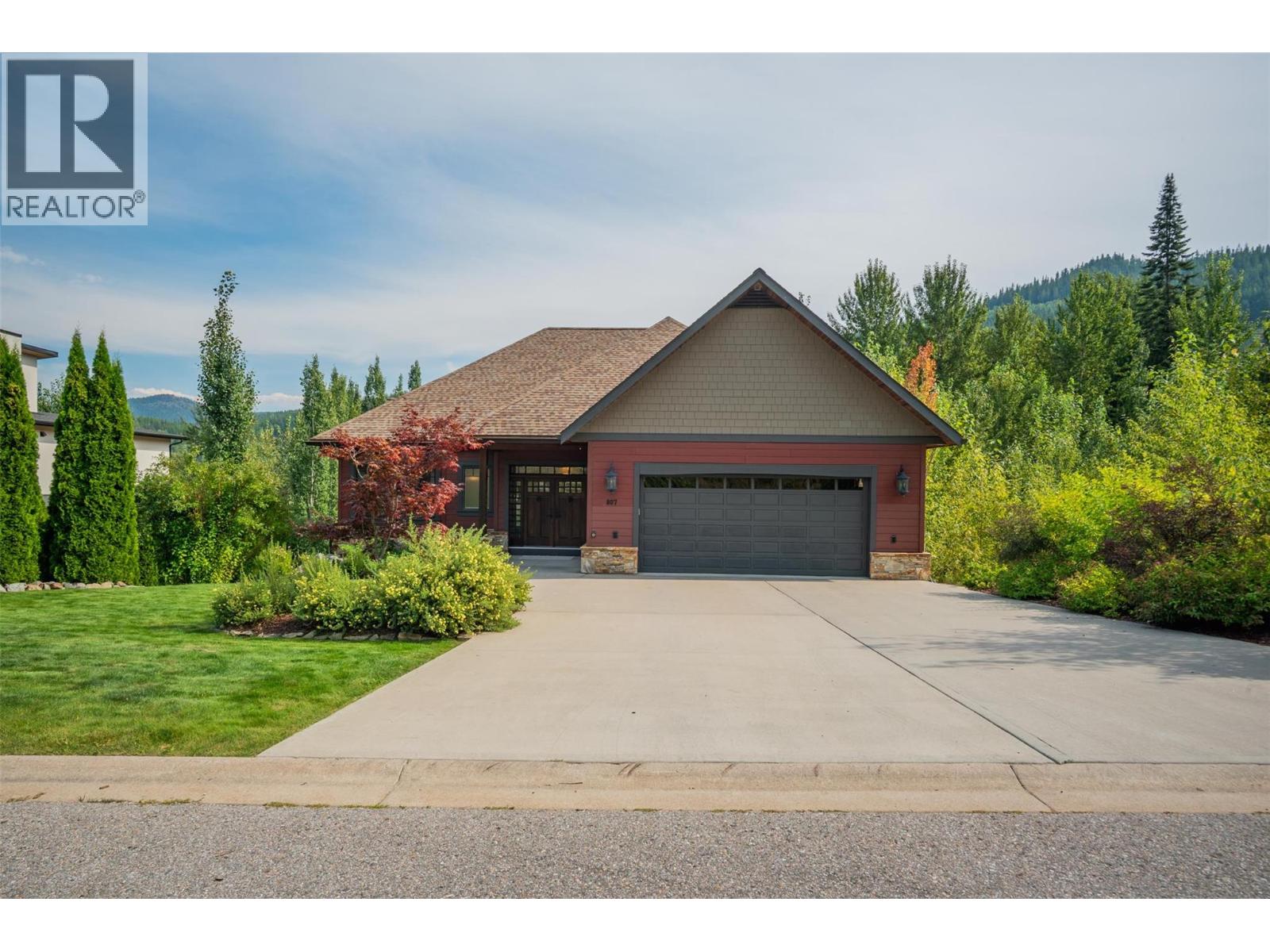 807 White Tail Dr, Rossland, BC V0G 1Y0