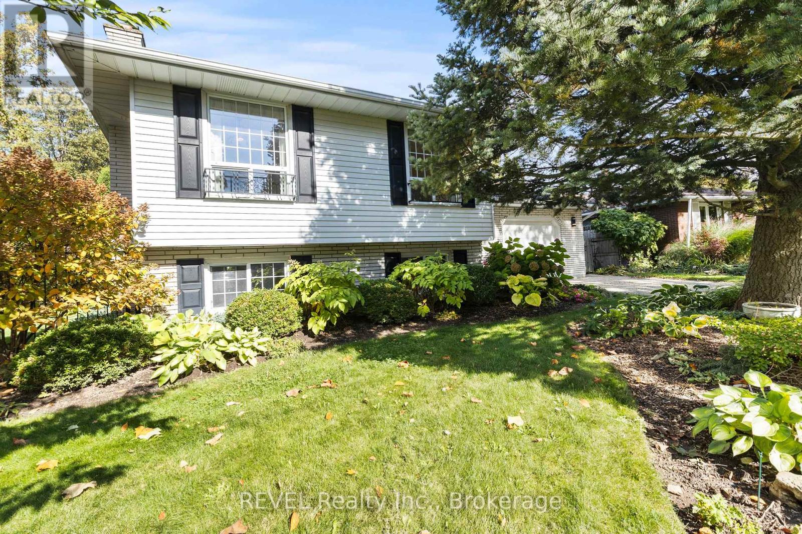 6 Lakebreeze Cres E, St. Catharines Lakeshore, ON L2M 7C4
