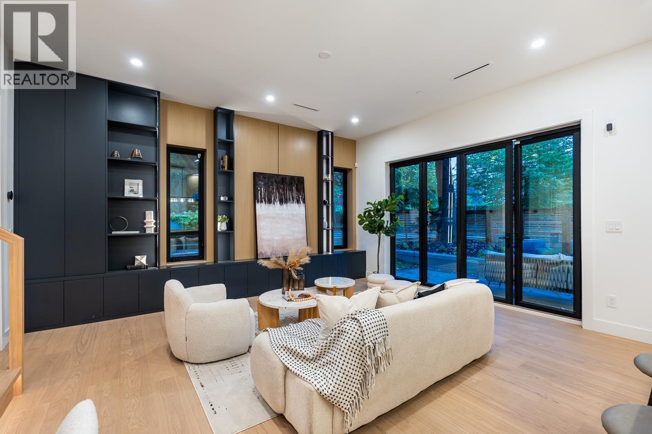 487 E 31st Ave, Vancouver, BC V5V 4A8