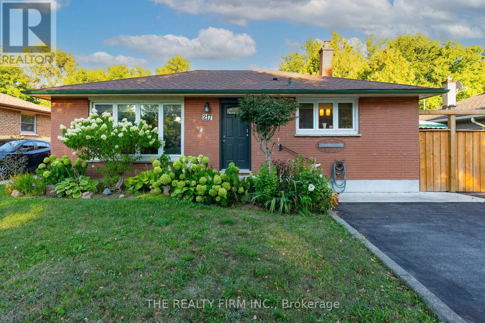 217 Manitoulin Dr E, London, ON N5W 1M8