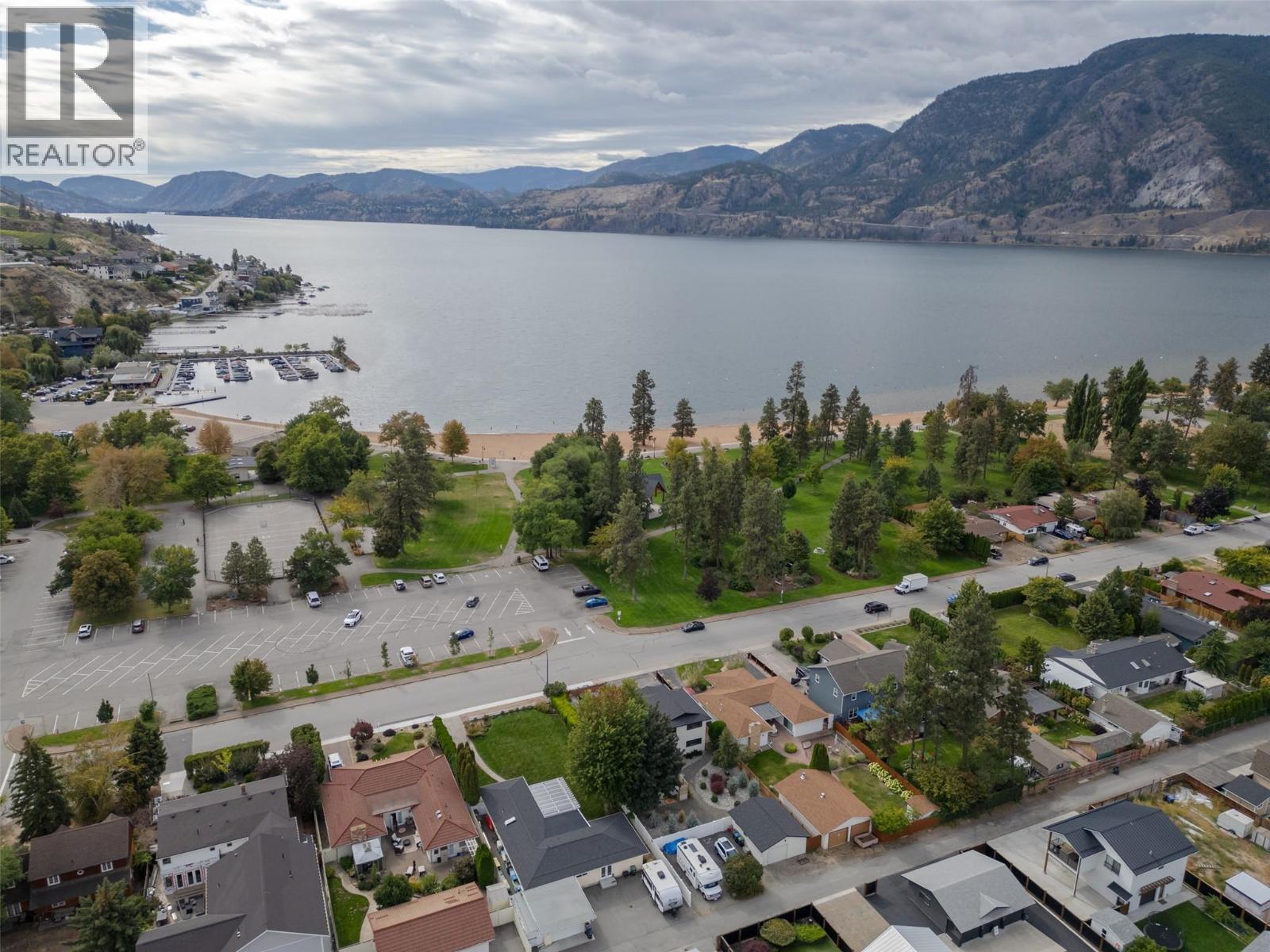 127 Elm Ave, Penticton, BC V2A 3W1