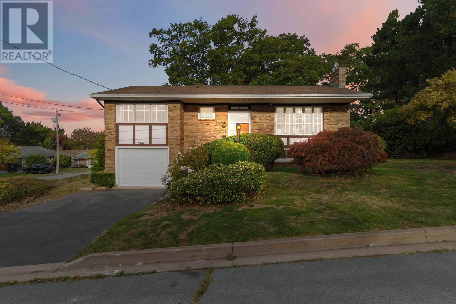 1 Brannon Dr, Dartmouth, NS B3A 3W7