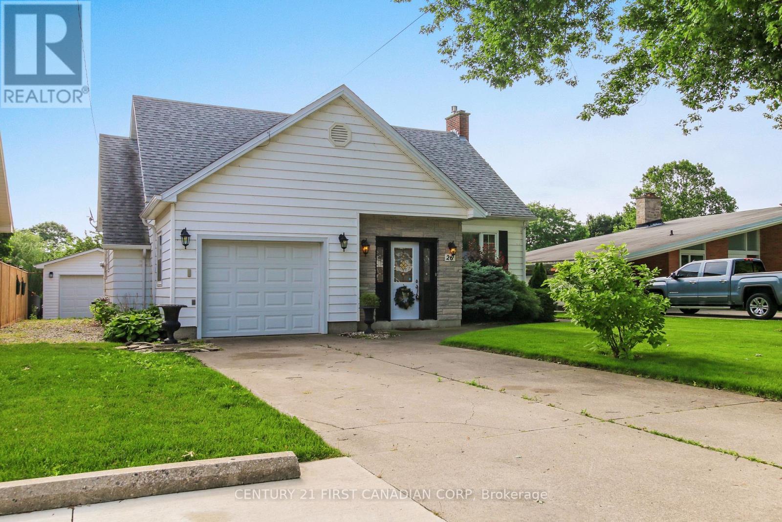 26 Grand Ave, Chatham-kent Wallaceburg, ON N8A 4J9
