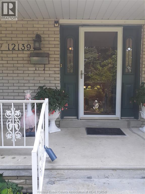12139 Papineau Crt, Tecumseh, ON N8N 3B5