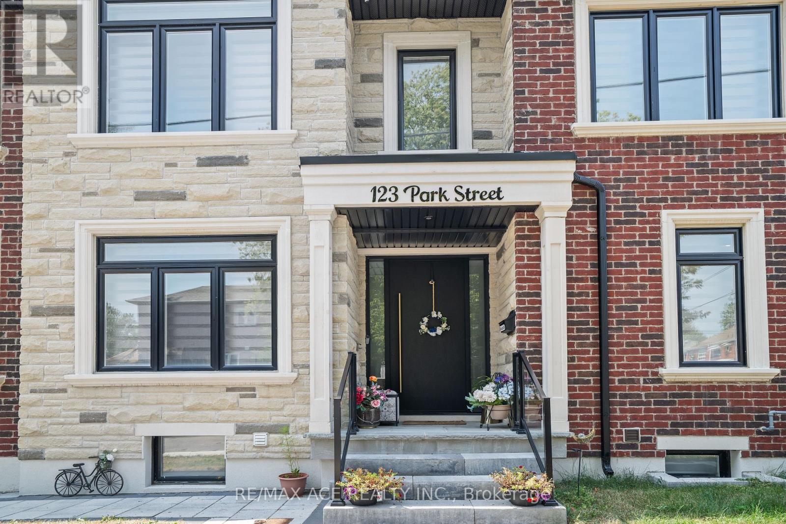 123 Park St, Toronto, ON M1N 2P2