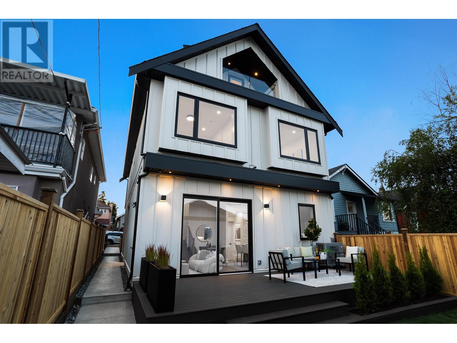 2864 E Georgia Street Unit 2, Vancouver, BC V5K 2K4