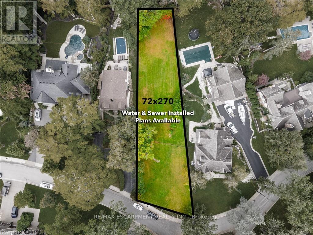 3063 Woodland Park Dr, Burlington, ON L7N 1K8