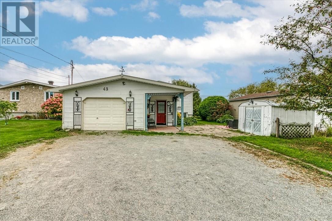 43 Laurier St E, Azilda, ON P0M 1B0