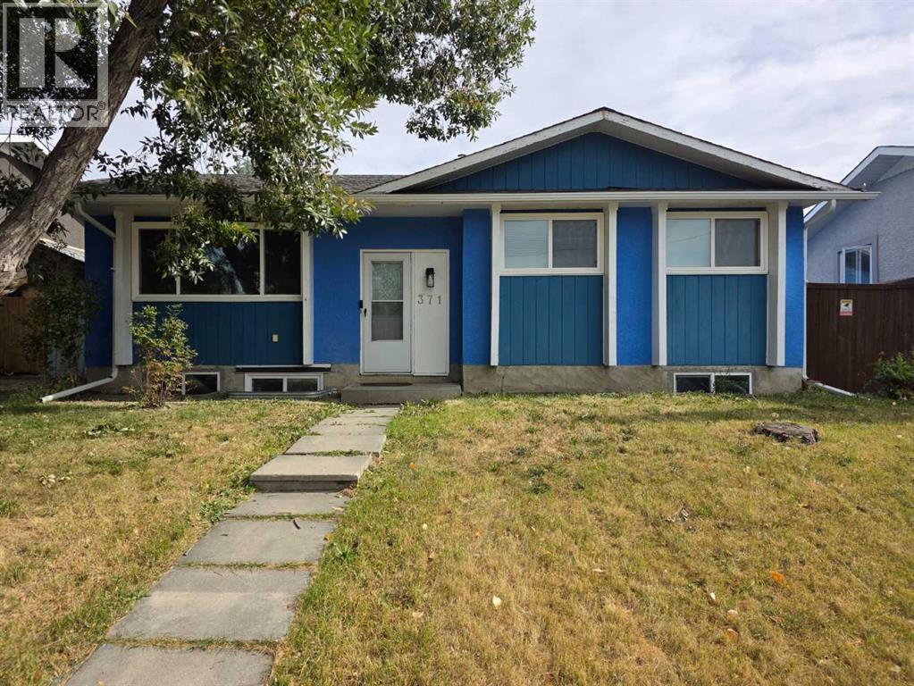371 Penswood Way SE, Calgary, AB T2A 4T4