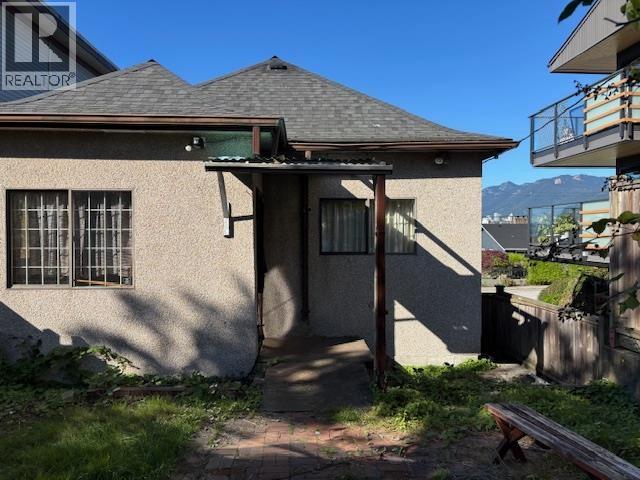 2318 Wall St, Vancouver, BC V5L 1B7