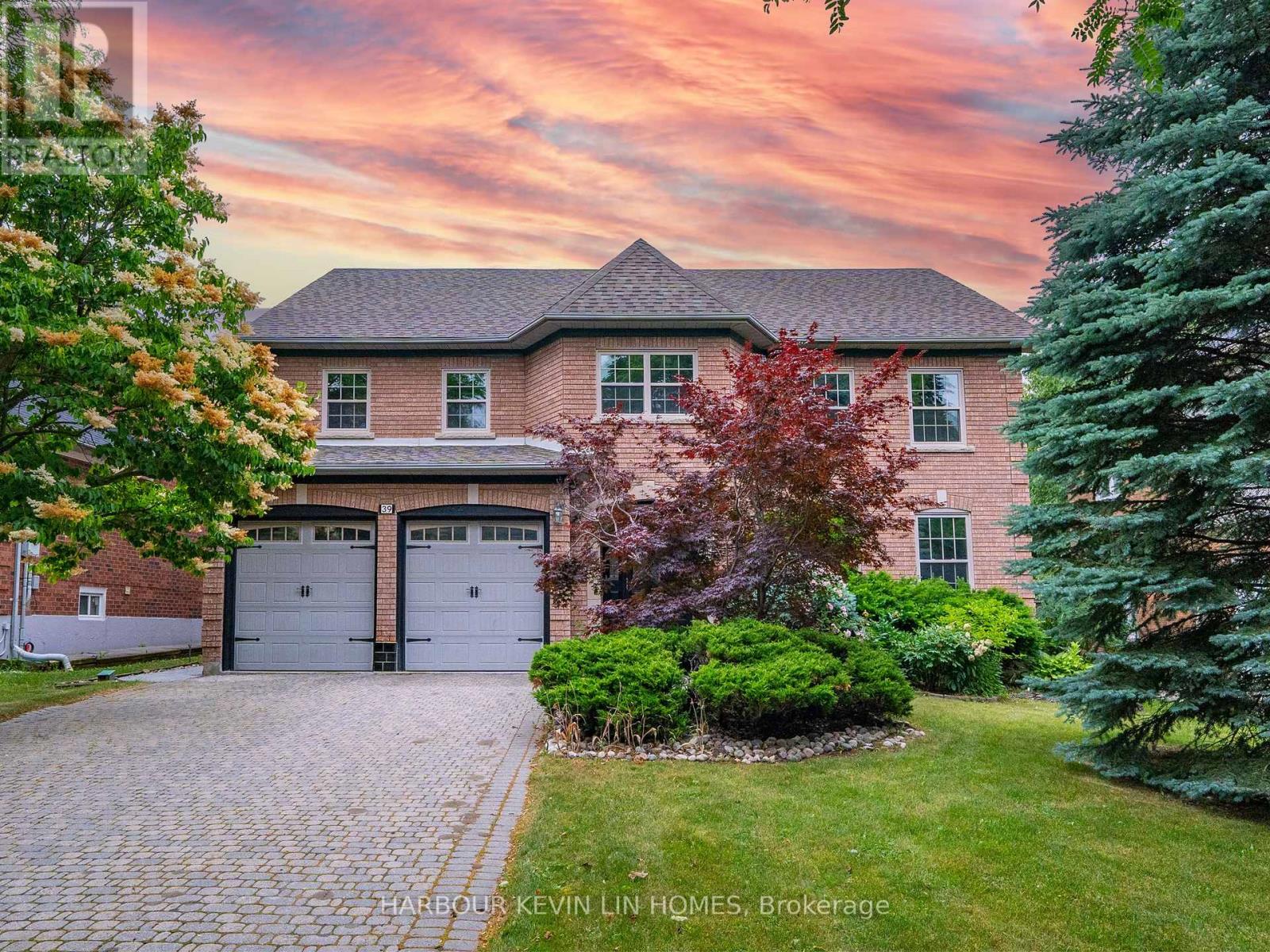 39 Montclair Rd, Richmond Hill, ON L4B 2T9