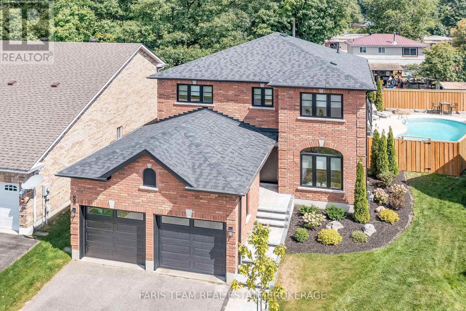 993 Whitney Cres, Midland, ON L4R 5N3