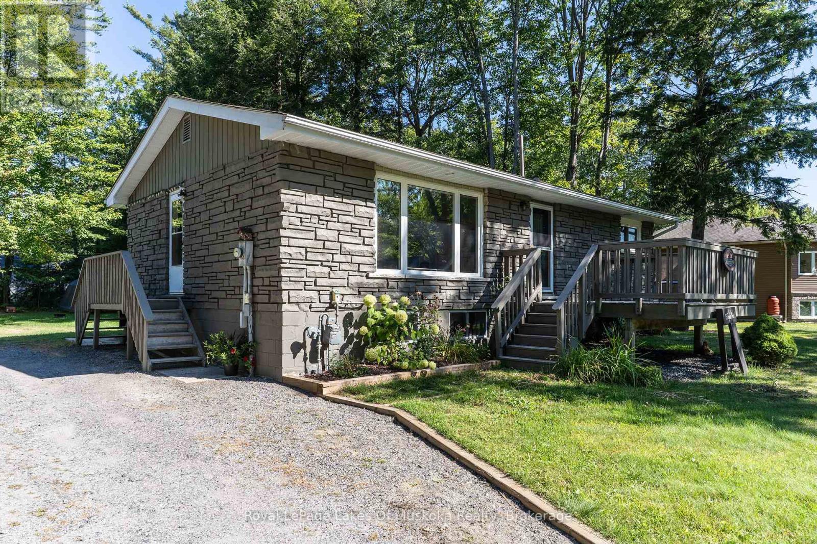 15 Douglas Dr, Bracebridge, ON P1L 0L3