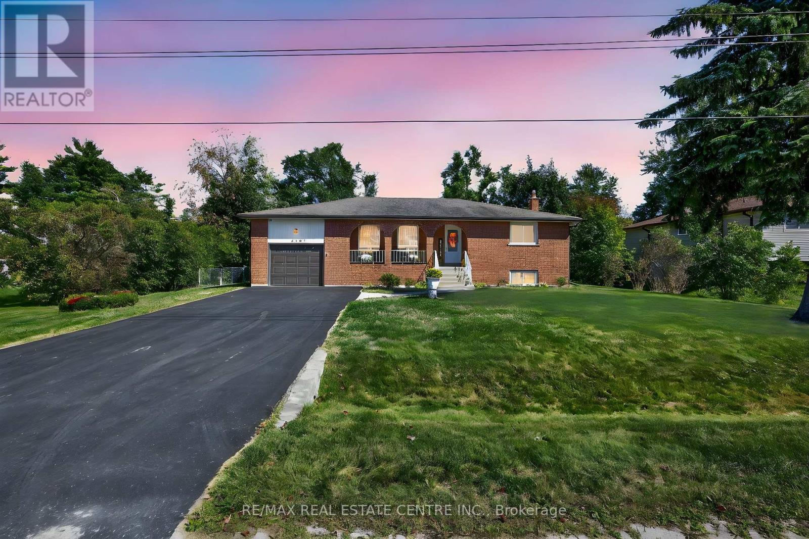 3047 Sandy Cove Dr, Innisfil, ON L9S 2K1