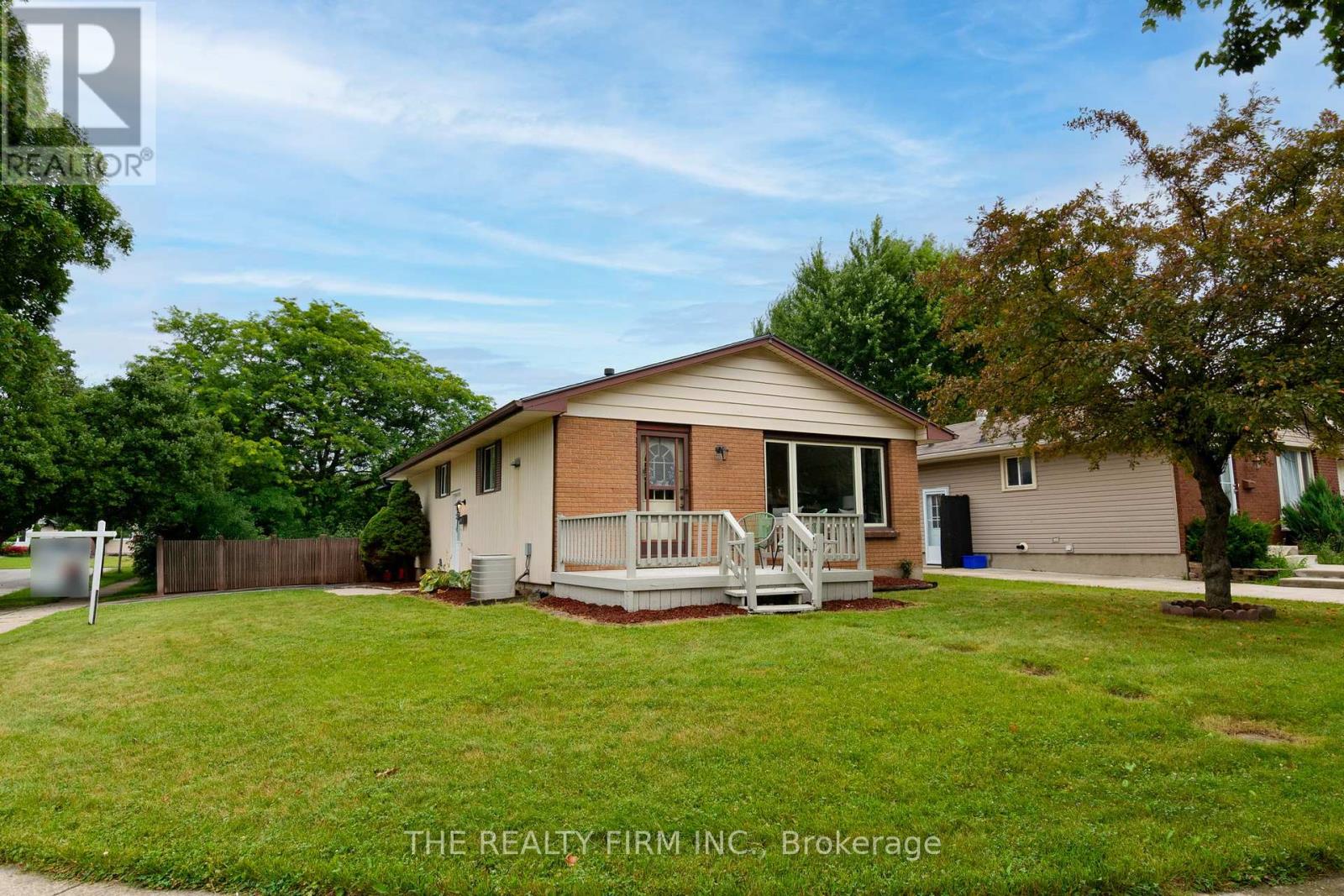 10 Stroud Cres, London, ON N6E 1Z6