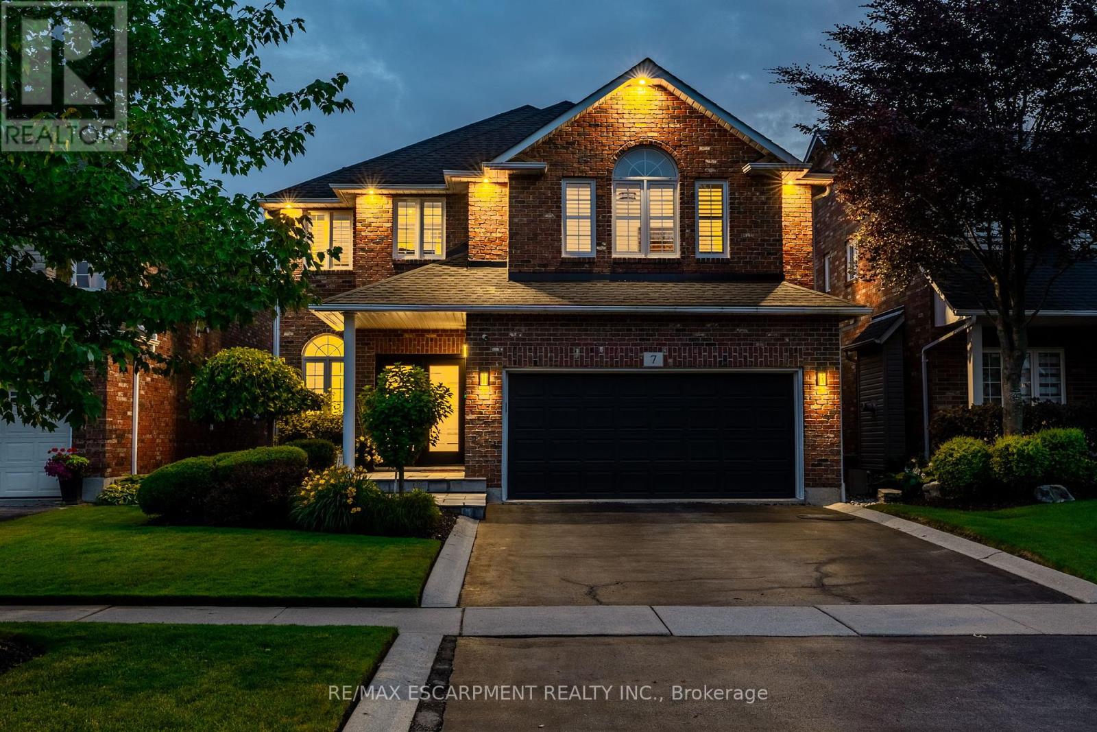 7 Volterra Ct, Hamilton, ON L0R 2H6
