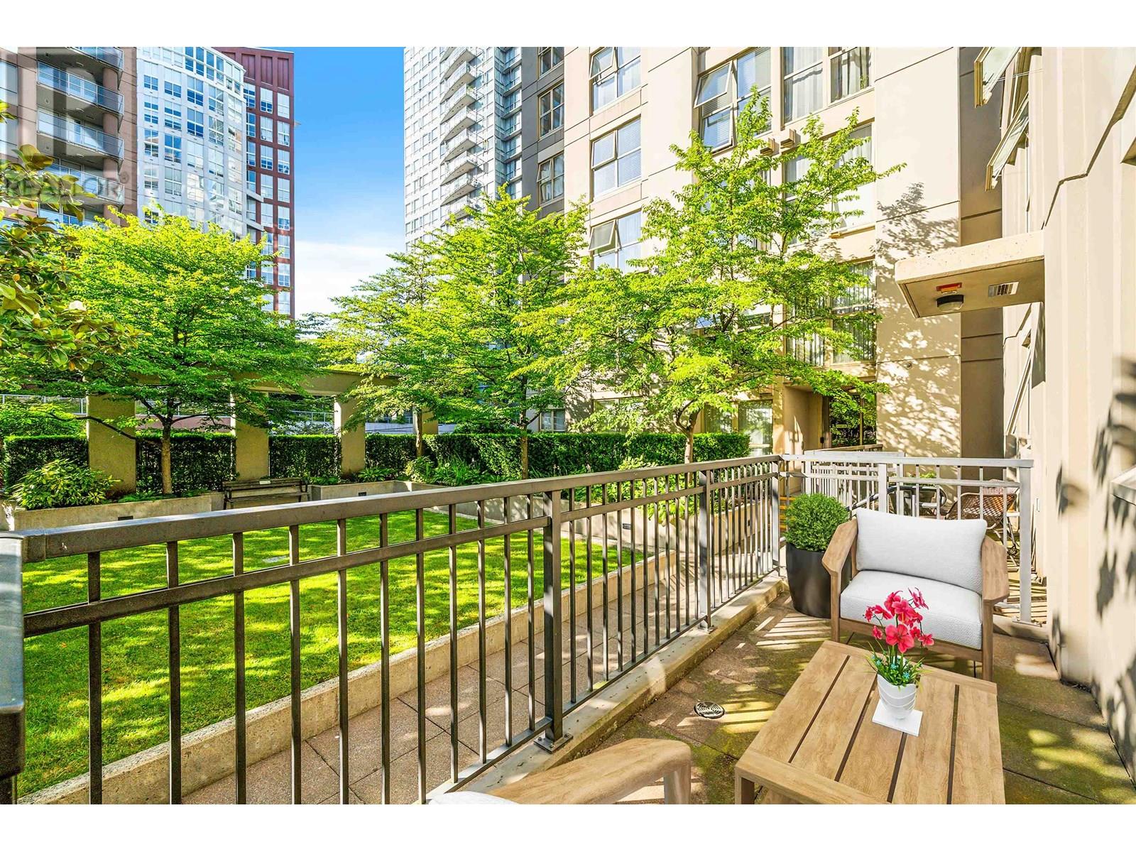 989 Richards Street, Vancouver, BC V6B 6R6