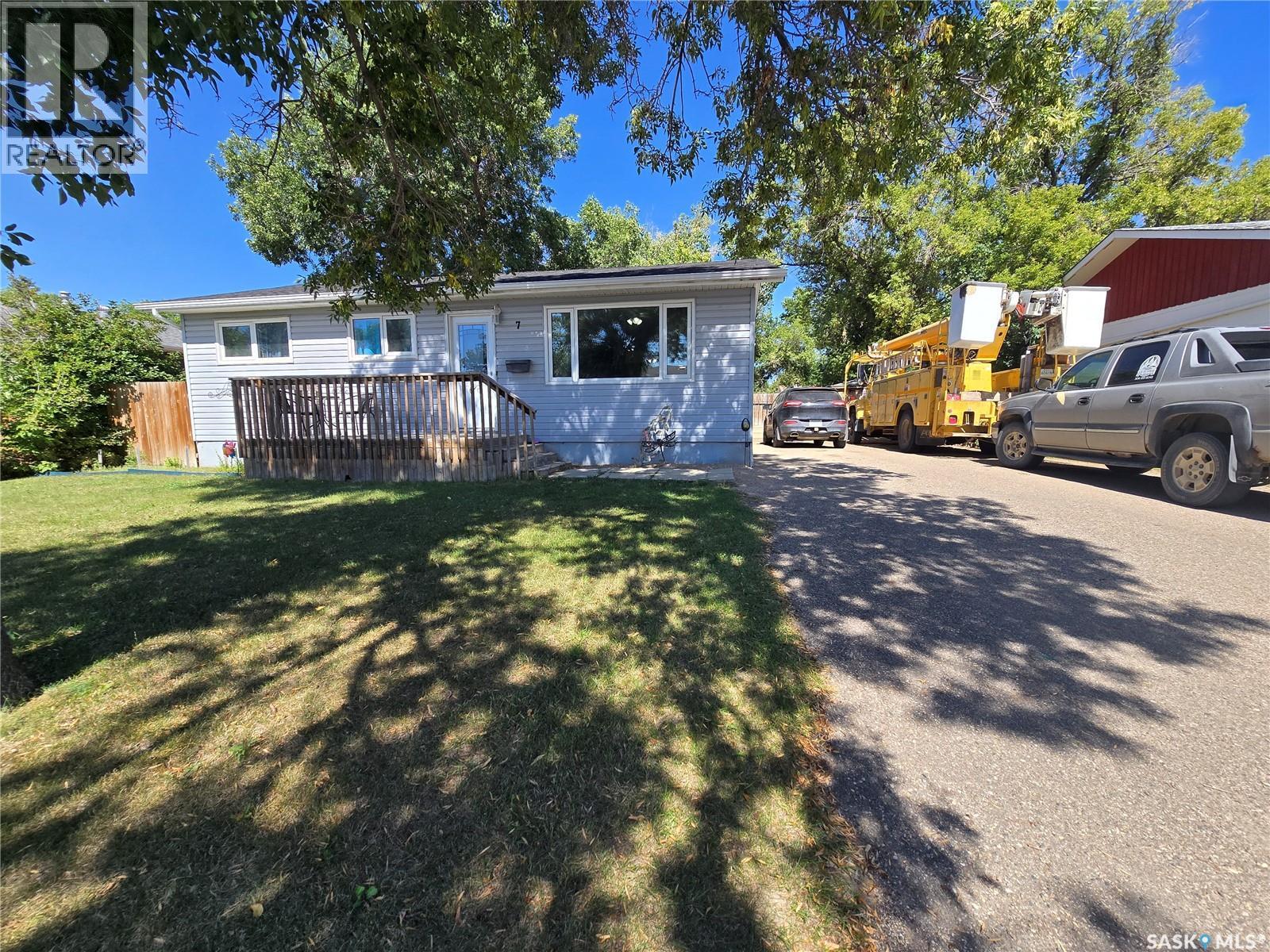 7 Mitchell Cres, Weyburn, SK S4H 2M3