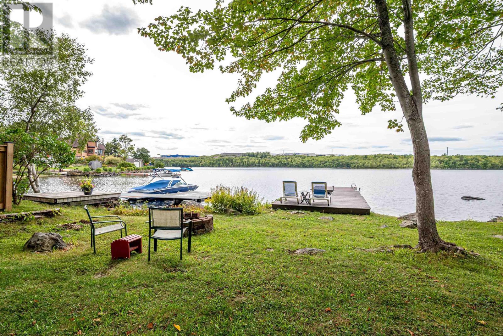 22 Lochburn Ln, Dartmouth, NS B2X 2T9
