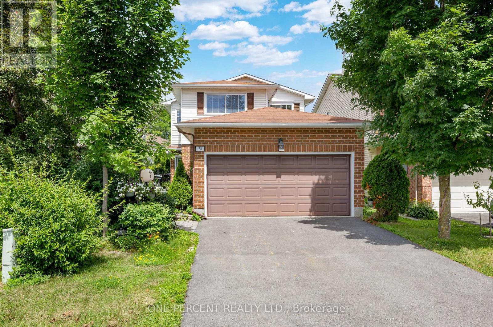 28 Chickasaw Cres, Ottawa, ON K2M 1M4