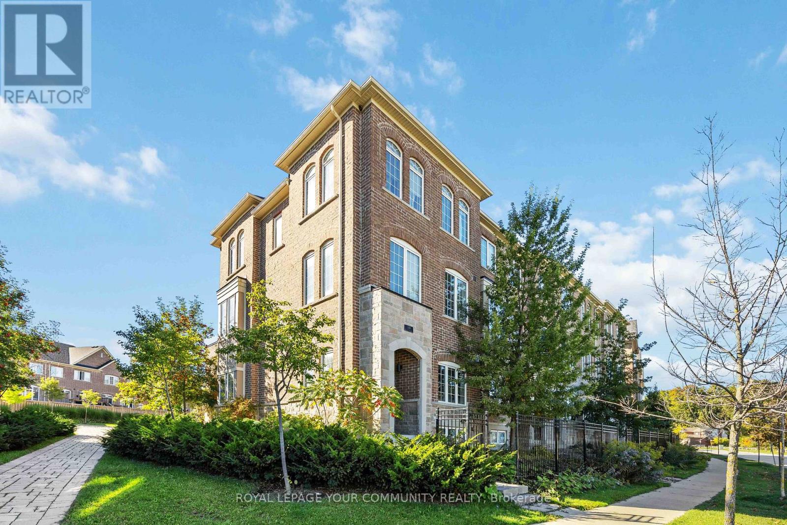 320 Clay Stones St, Newmarket, ON L3X 0M1
