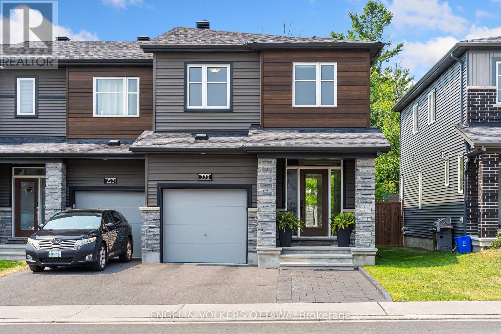 220 Geyser Pl, Ottawa, ON K2J 6P1