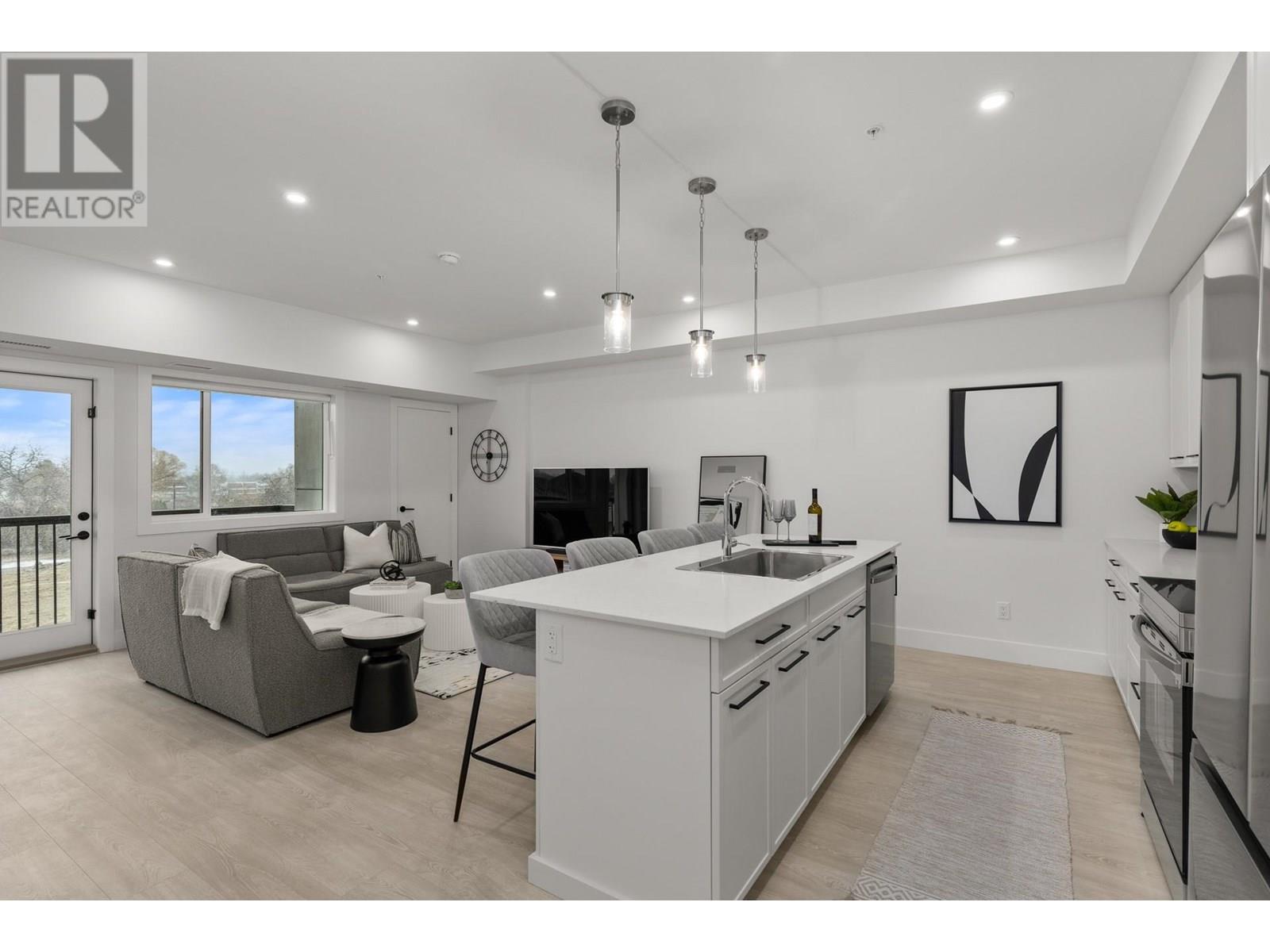 1220 Pacific Avenue Unit 406, Kelowna, BC V1Y 5T7