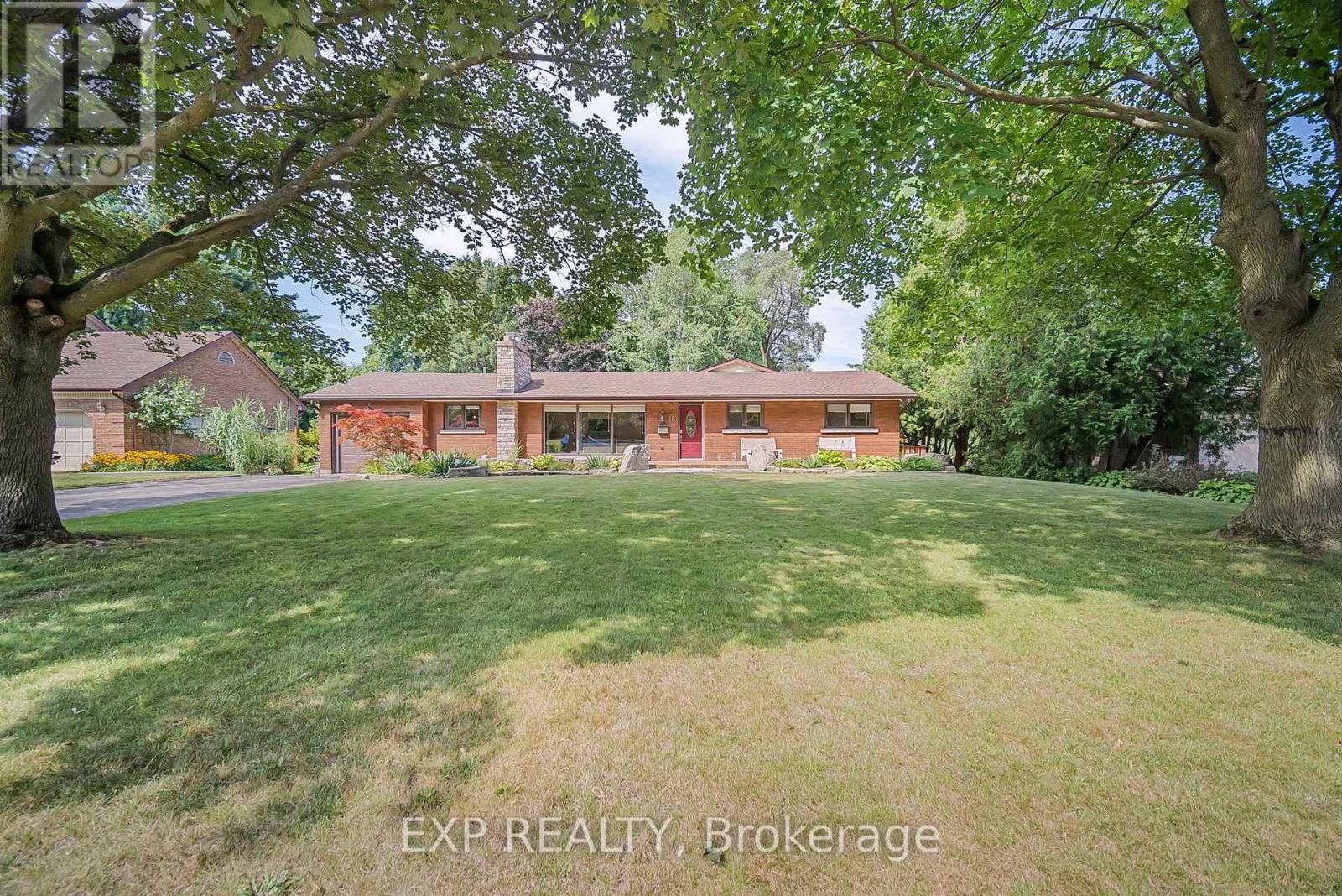 15 Hawthorne Rd, Cambridge, ON N1S 3T8