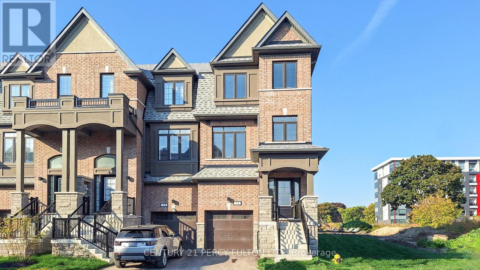 31 Selfridge Way, Whitby Downtown Whitby, ON L1N 0N9