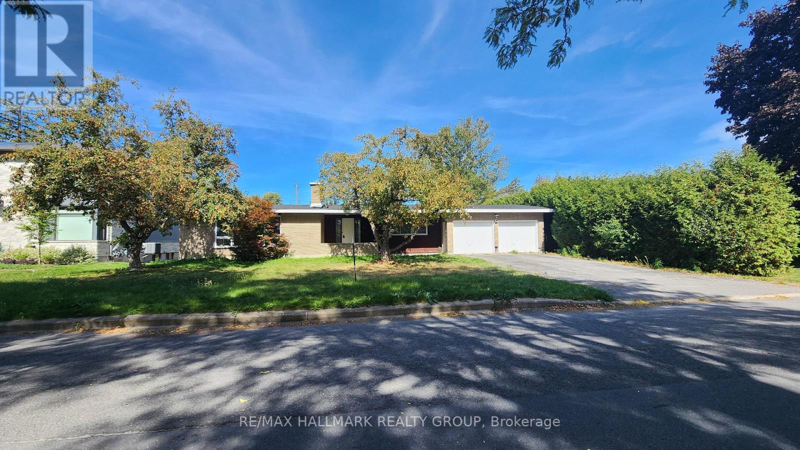 447 Roger Rd, Ottawa, ON K1H 5B7