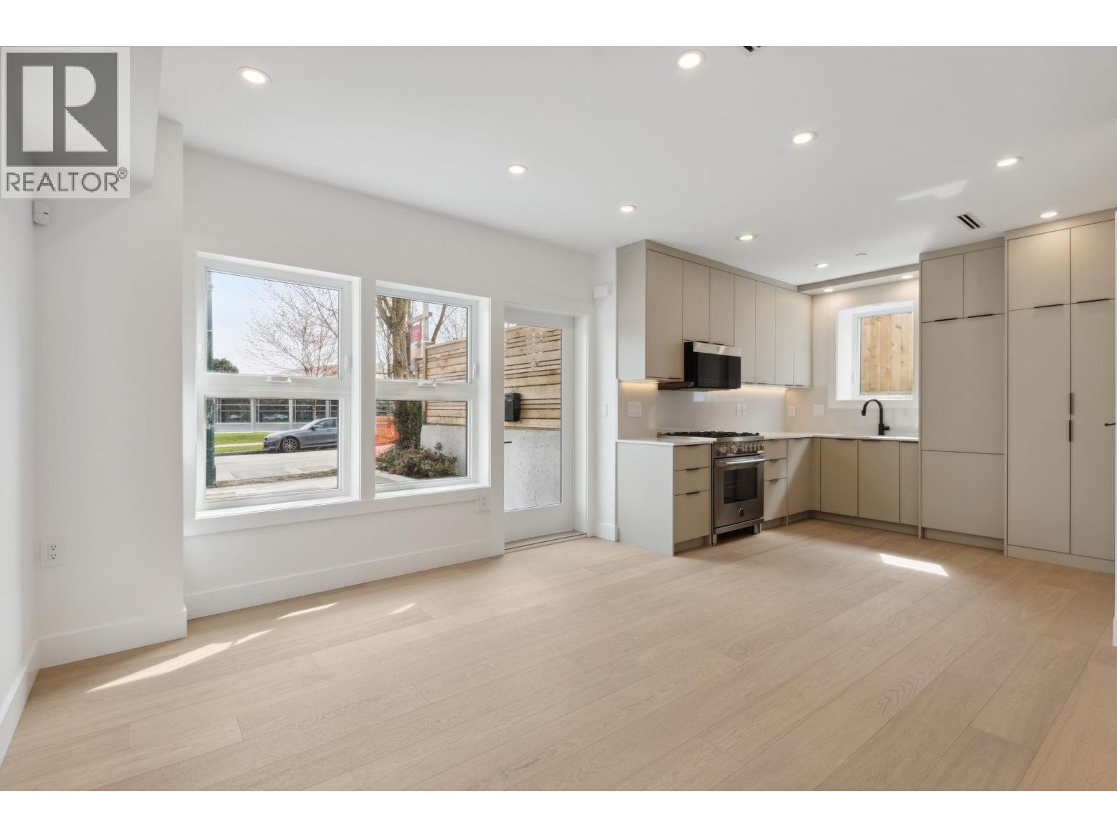 3379 Victoria Dr, Vancouver, BC V5N 4M3