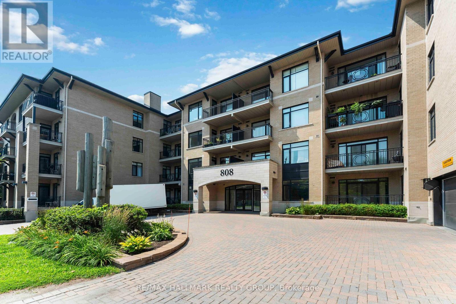 316 808 Bronson Ave, Ottawa, ON K1S 5A4
