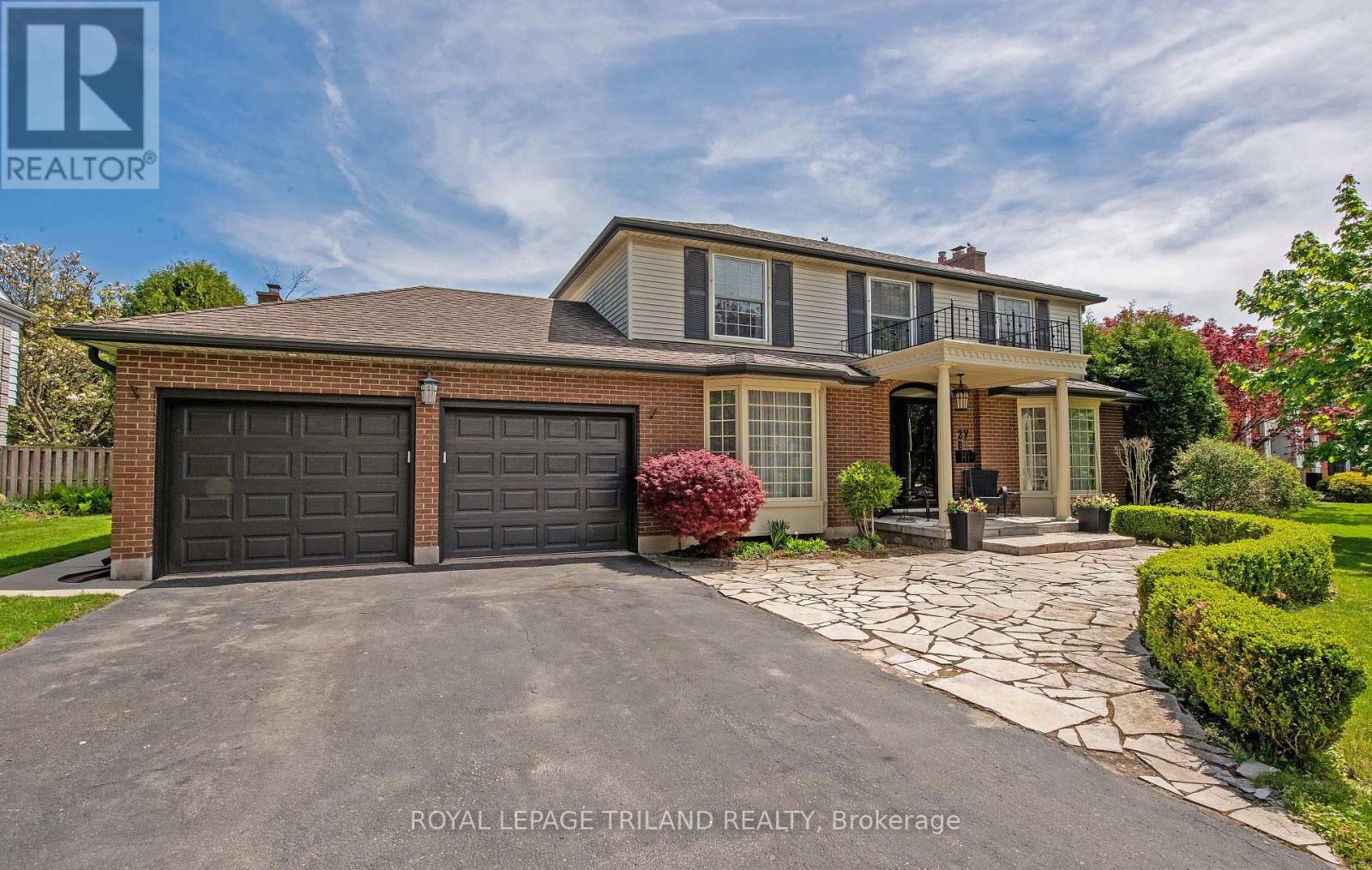 27 Cherokee Rd, London, ON N6G 2N7