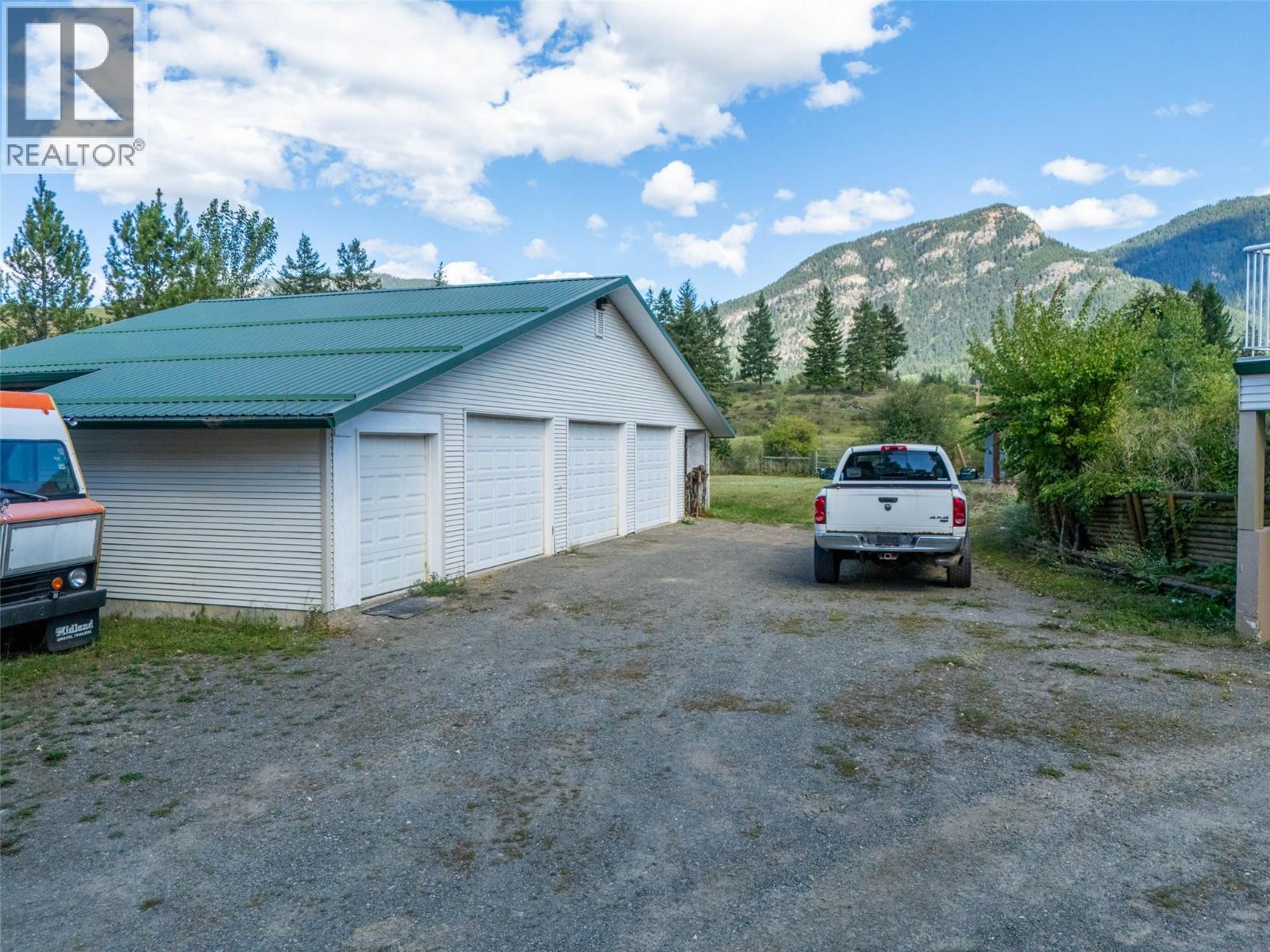 3998 Agate Bay Rd, Barriere, BC V0E 2E0