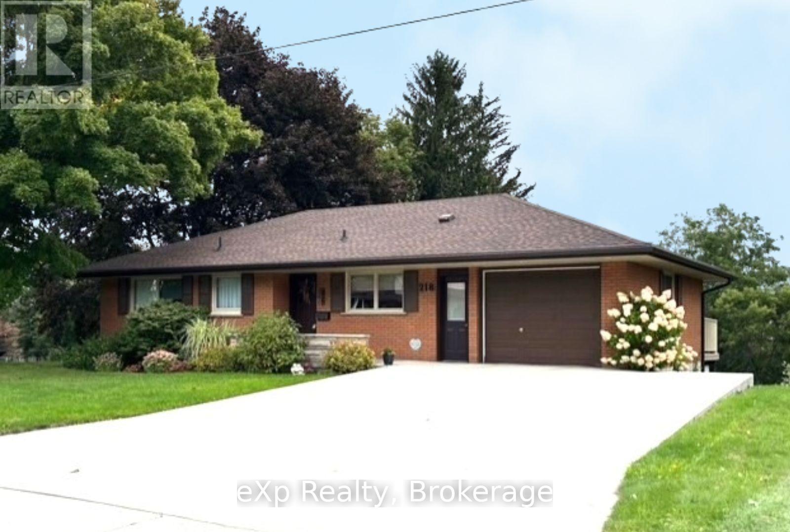 218 Thomas St, Brockton, ON N0G 2V0