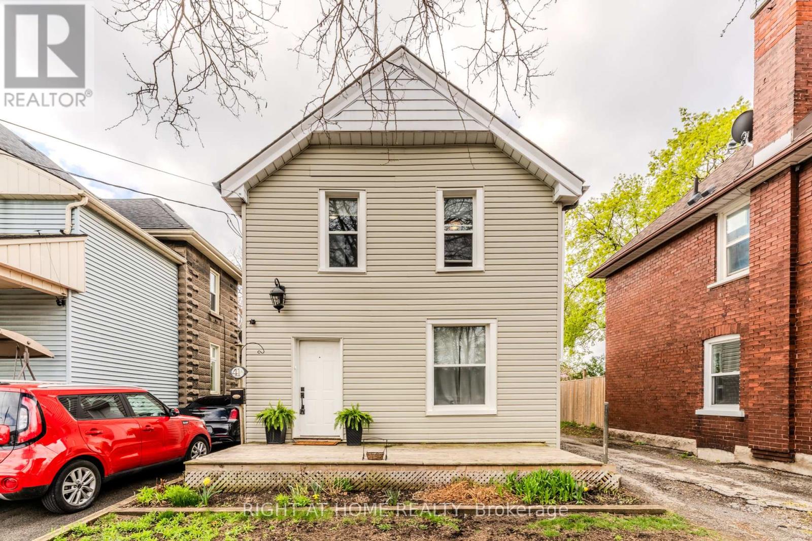 41 Brighton Ave, Brantford, ON N3S 1V8