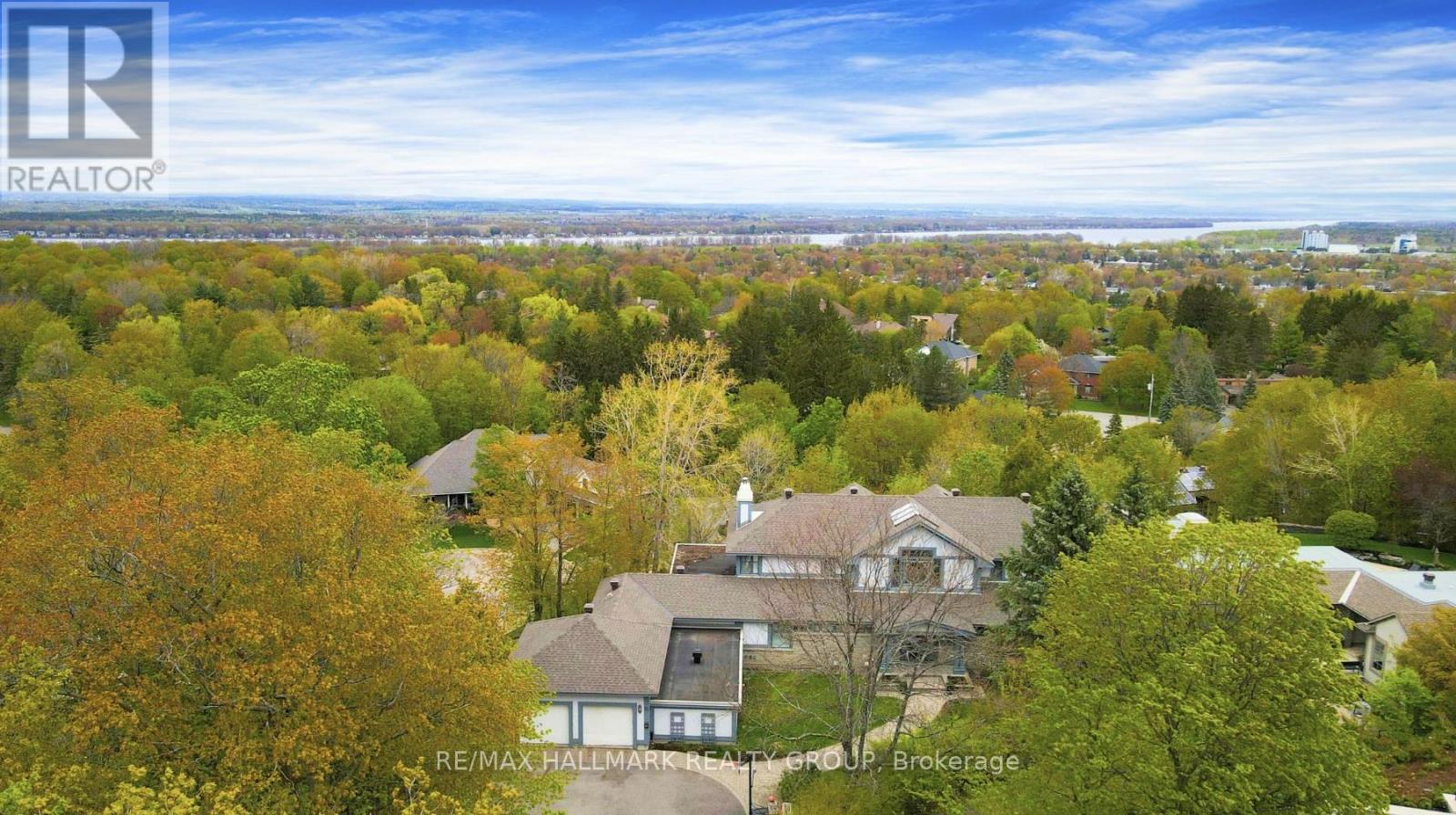 23 Davidson Dr, Ottawa, ON K1J 6L7