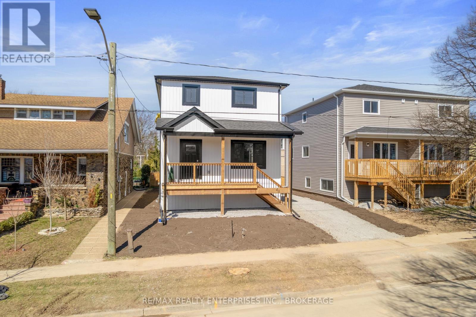 40 Mcmaster Ave, Welland, ON L3B 3S8