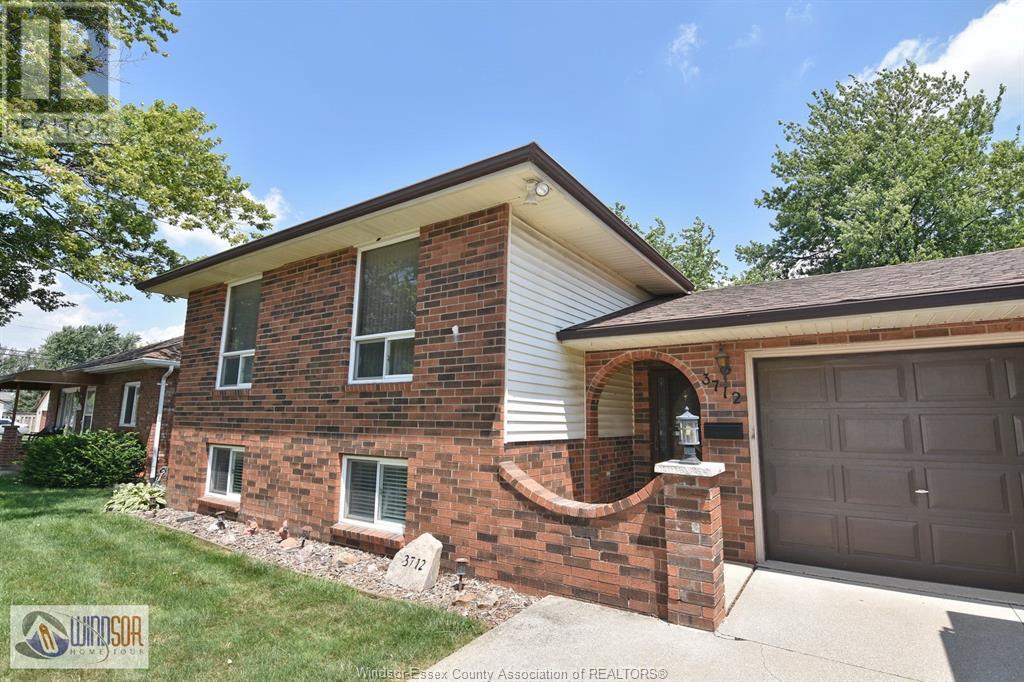 3712 Bliss Rd, Windsor, ON N8W 3C2