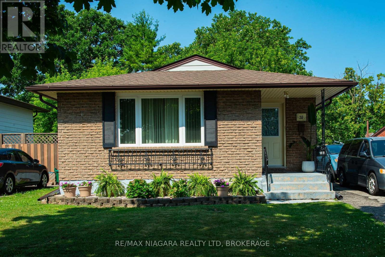 38 Roehampton Dr, St. Catharines, ON L2M 7K7