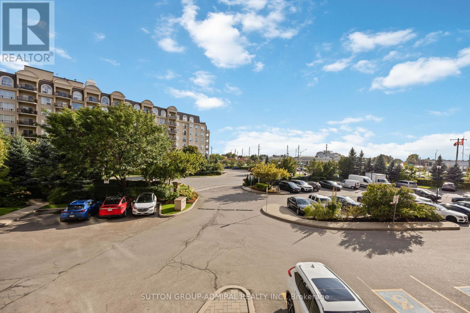 218 2 Maison Parc Ct, Vaughan, ON L4J 9K5