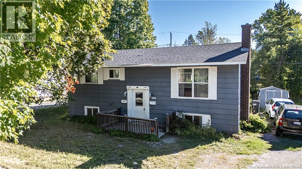 208 Mckeen St, Fredericton, NB E3A 2R1