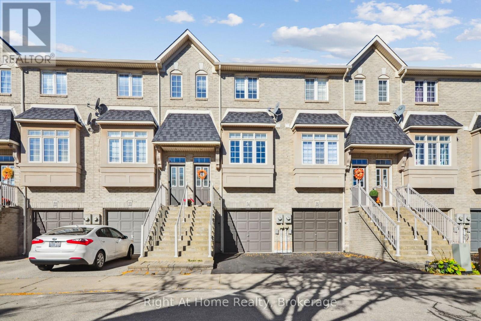 34 5080 Fairview St, Burlington, ON L7L 7E9