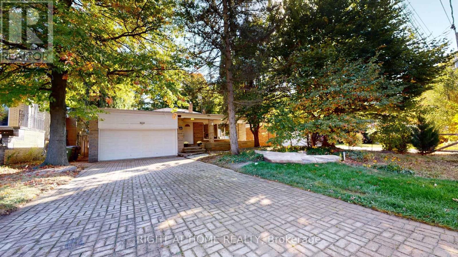 23 Christine Cres, Toronto, ON M2R 1A4