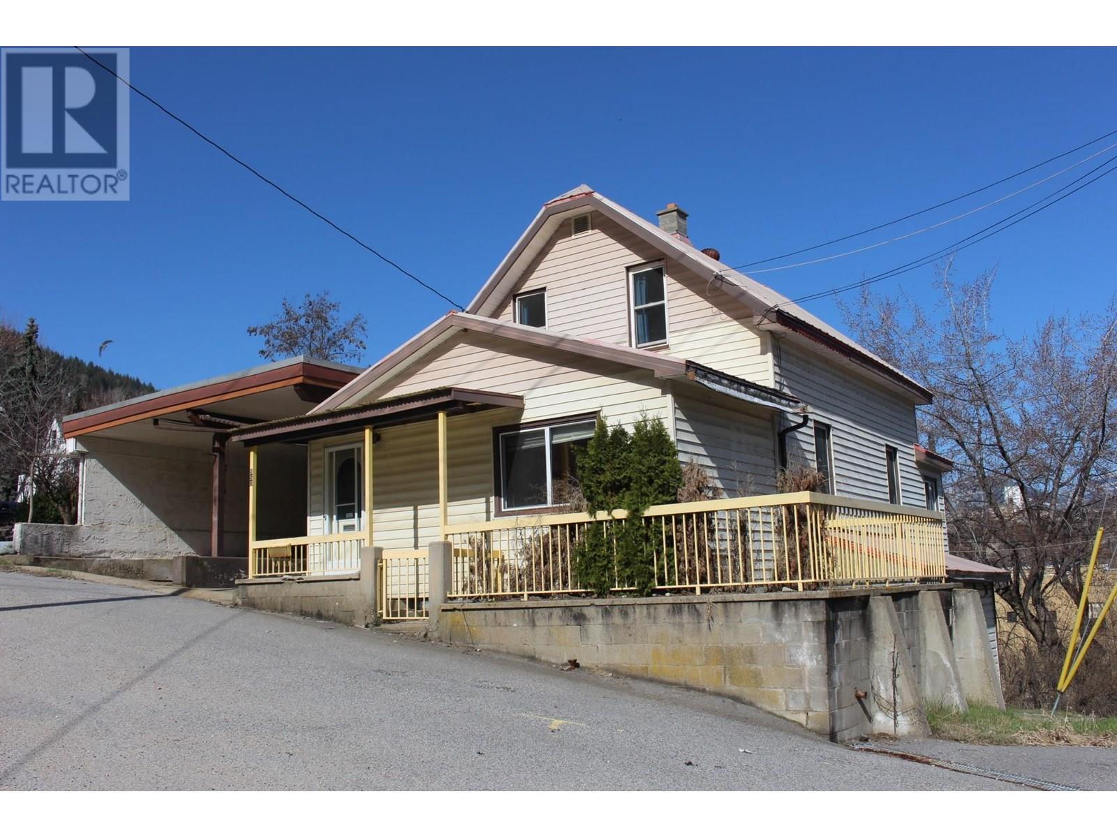 953 Aspen St, Trail, BC V1R 3Y1