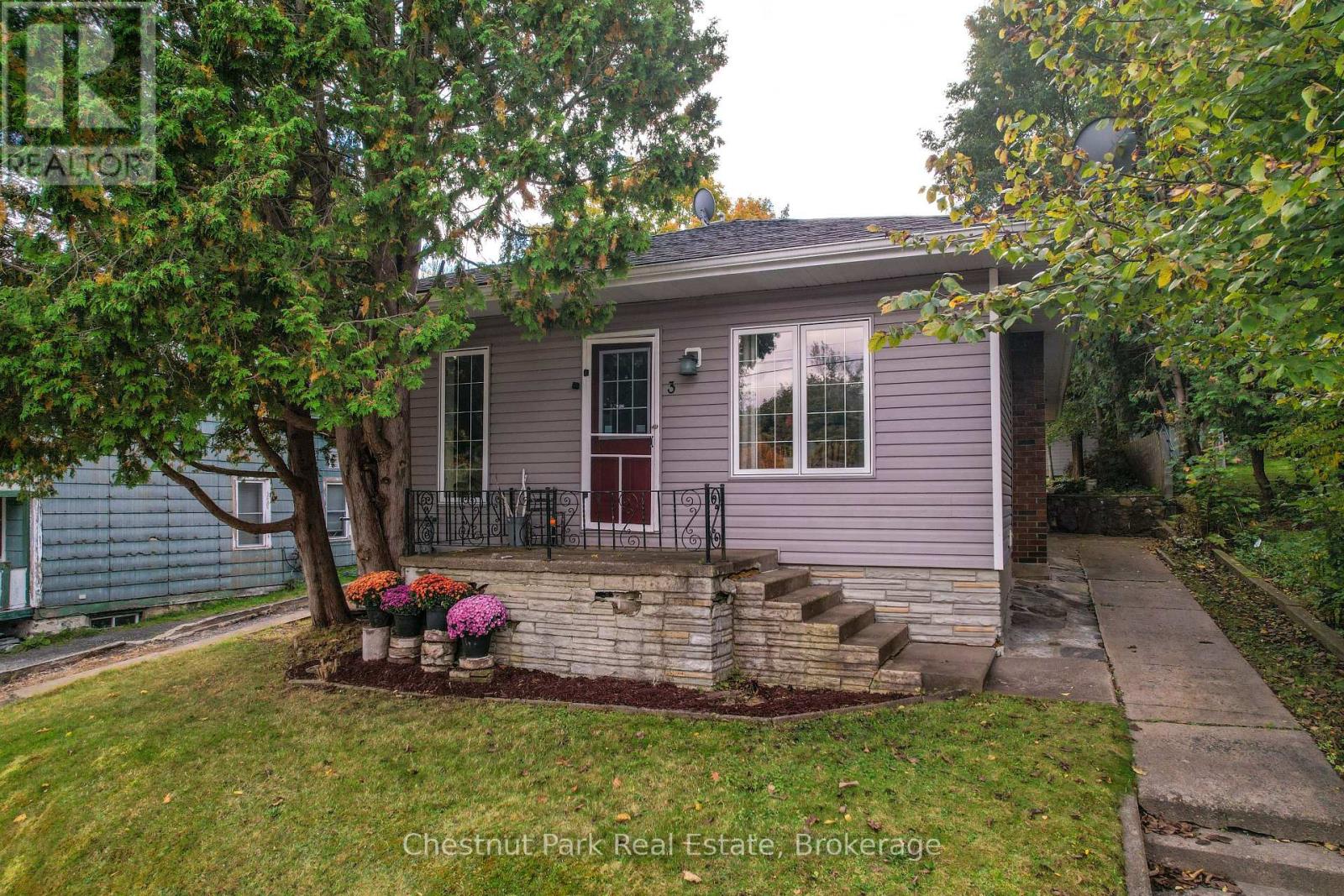 3 Cora St E, Huntsville, ON P1H 1T5