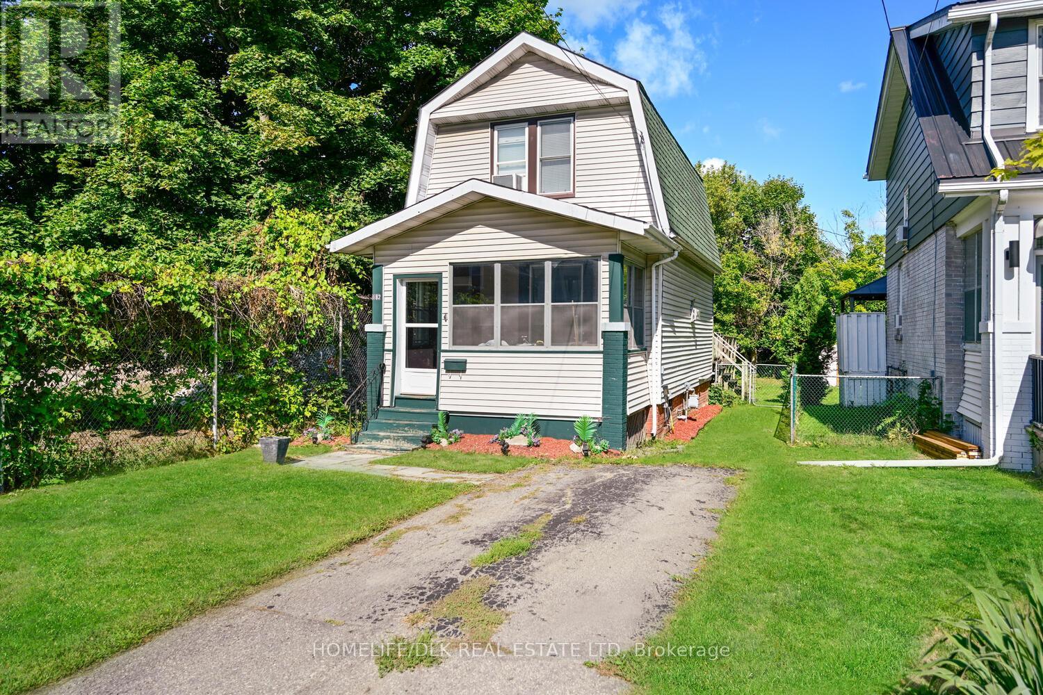 182 Pearl St W, Brockville, ON K6V 4C8