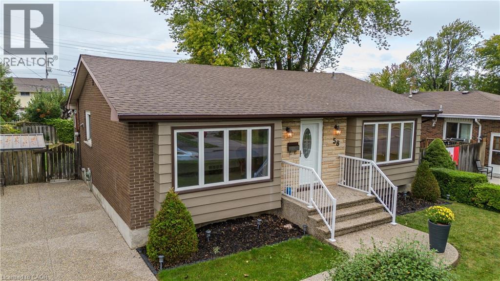 58 Goldfinch Rd, Hamilton, ON L9A 3W7