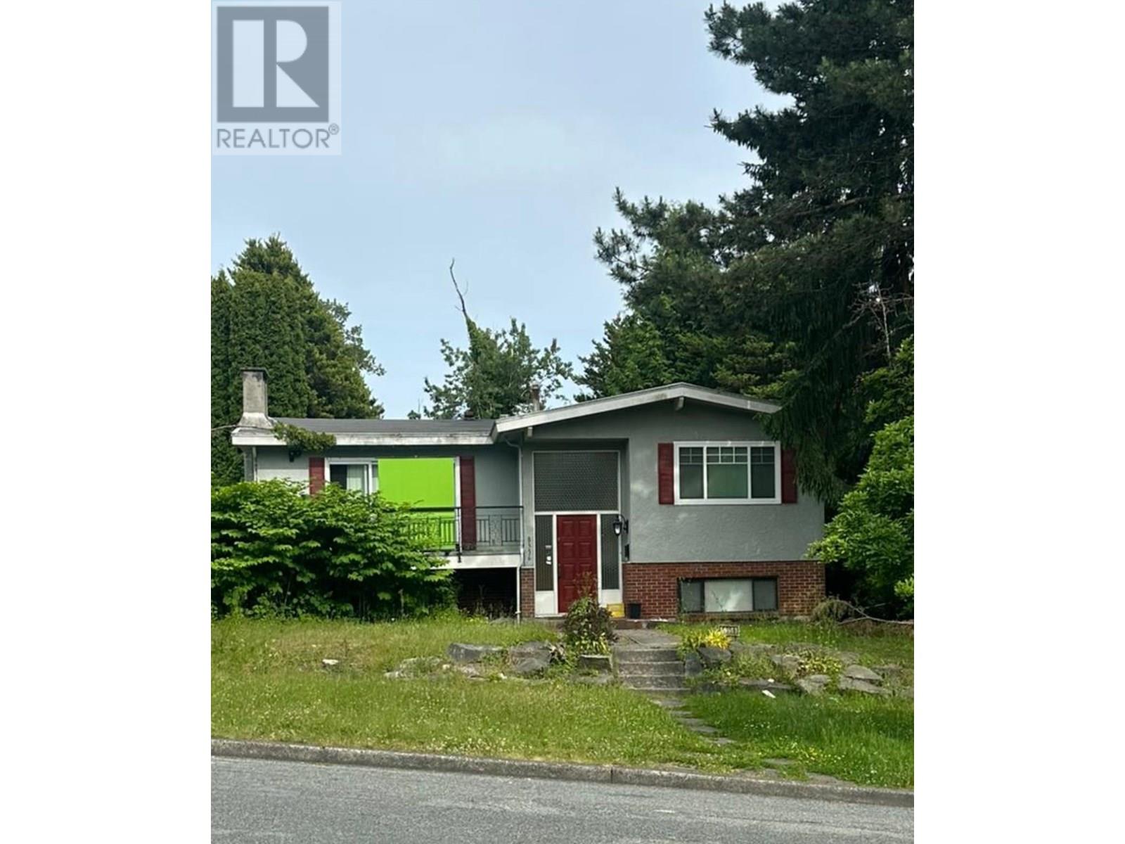 8356 Elliott St, Vancouver, BC V5S 2P2