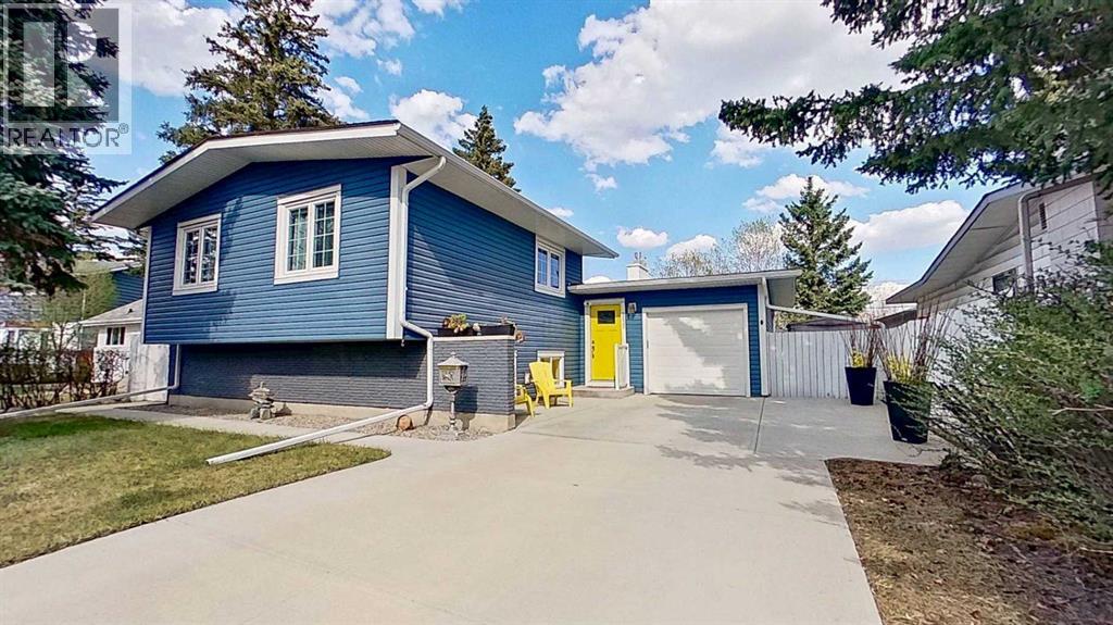 2932 Lathom Cres SW, Calgary, AB T3E 5W7